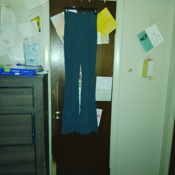 OUT FROM UNDER Urban Outfitters Aria Seamed Flare Leggings - Small 🆕 - Picture 5 of 11